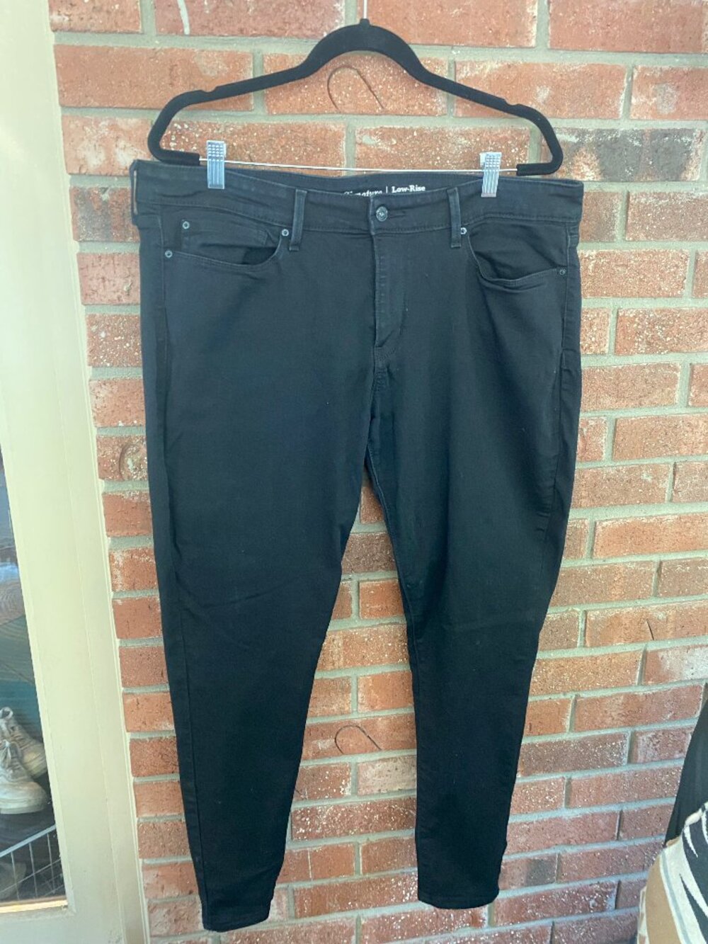 Signature by Levi Strauss Black Low Rise Stretch Jeggings